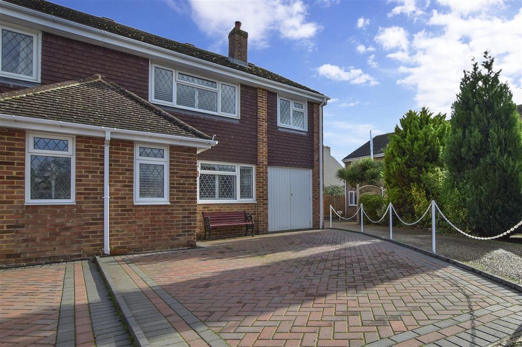 Charles Close, Snodland, Kent 3 bed semidetached house £350,000
