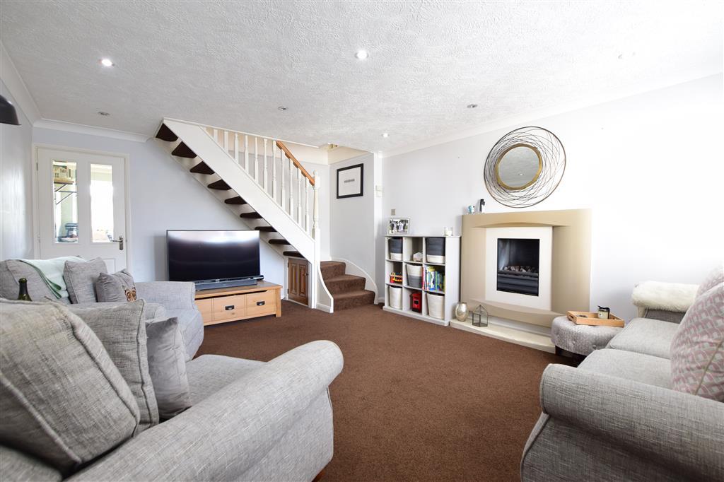 Charles Close, Snodland, Kent 3 bed semidetached house £350,000