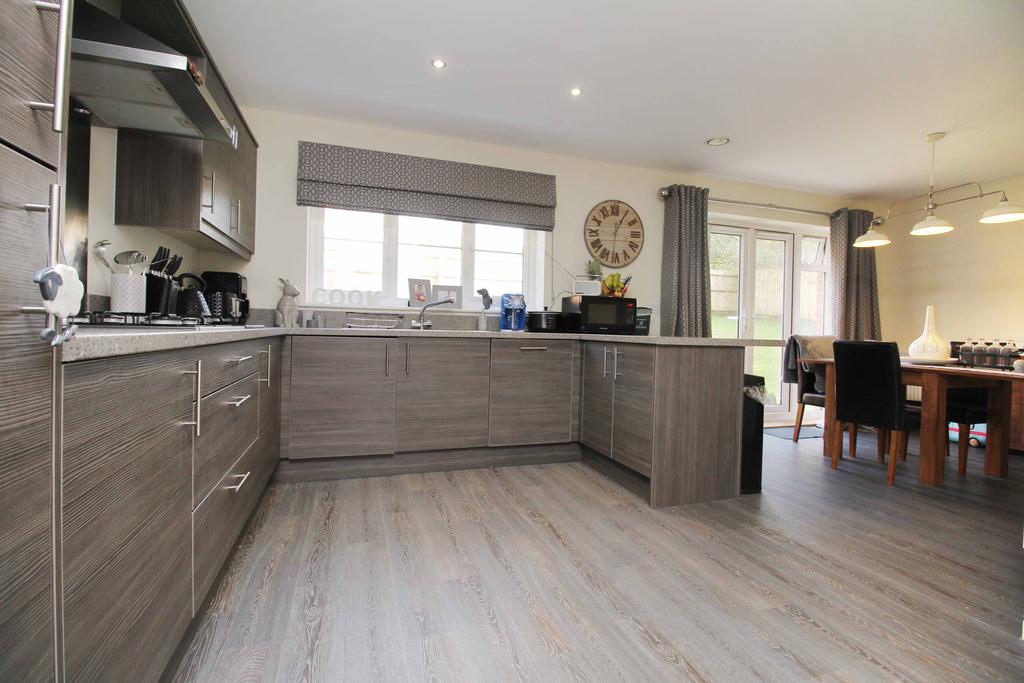 Bryn Meurig, Llanharry, CF72 9FY 3 bed detached house £265,000