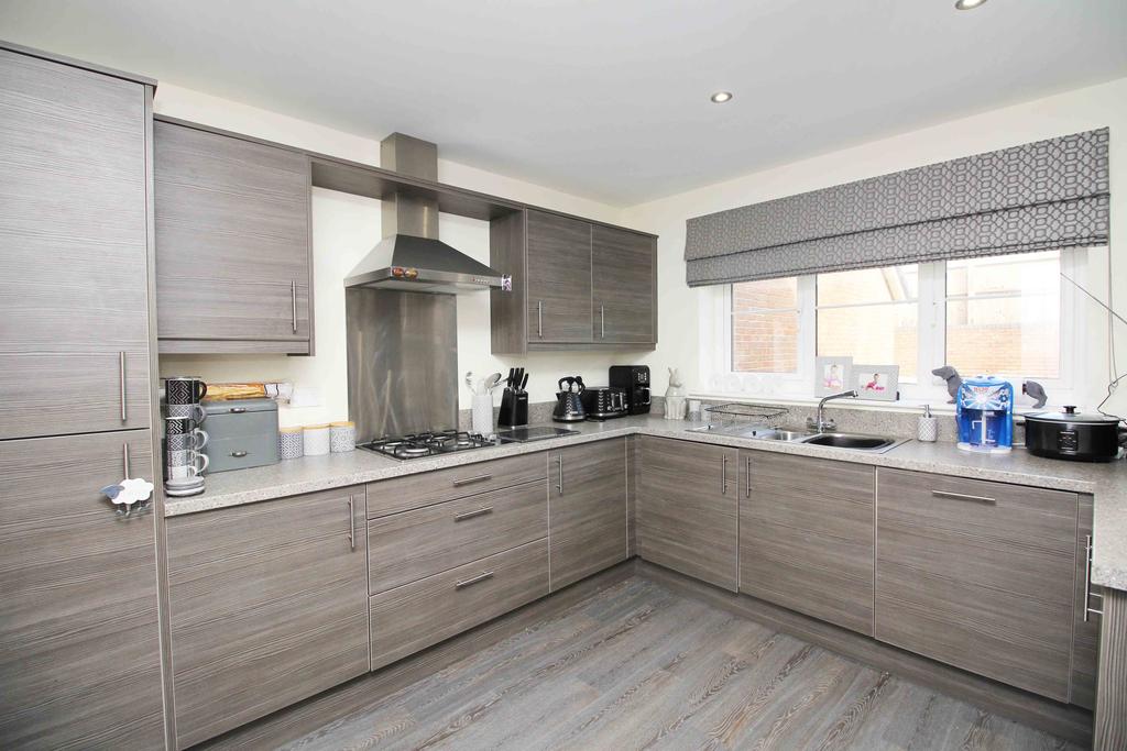 Bryn Meurig, Llanharry, CF72 9FY 3 bed detached house £265,000