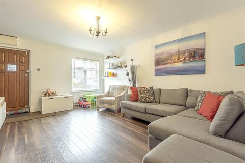 7 Lych Gate Walk, Hayes, UB3 2NN