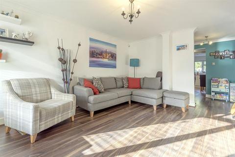 7 Lych Gate Walk, Hayes, UB3 2NN