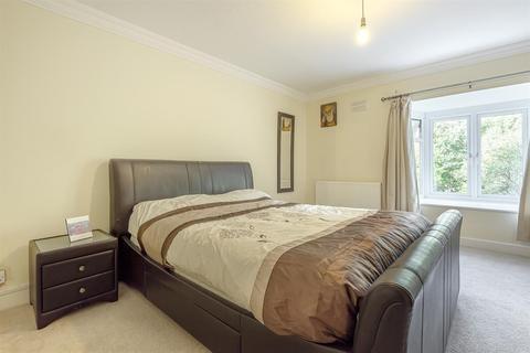 7 Lych Gate Walk, Hayes, UB3 2NN