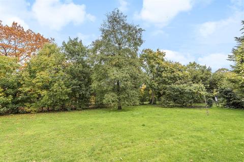 7 Lych Gate Walk, Hayes, UB3 2NN