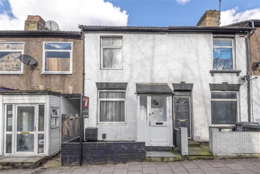East Hill, Dartford, Kent, DA1 1RZ 2 bed terraced house £250,000