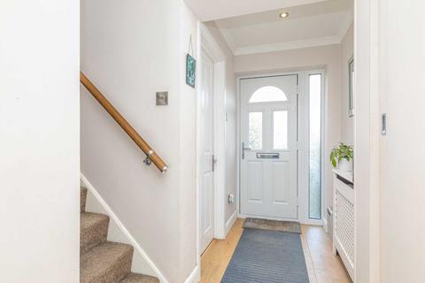 16 Crossleys, Letchworth Garden City, SG6 4PU