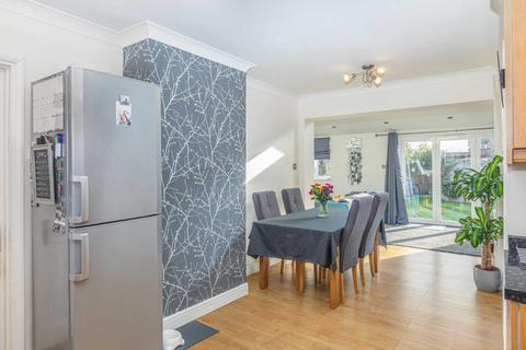 16 Crossleys, Letchworth Garden City, SG6 4PU