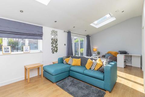 16 Crossleys, Letchworth Garden City, SG6 4PU