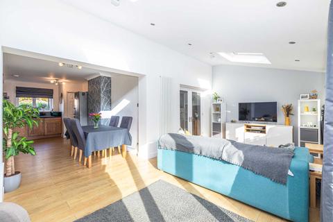 16 Crossleys, Letchworth Garden City, SG6 4PU