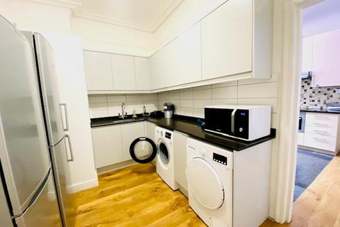 1 bedroom in a house share to rent, Whitehall Gardens, Acton, W3 0EB