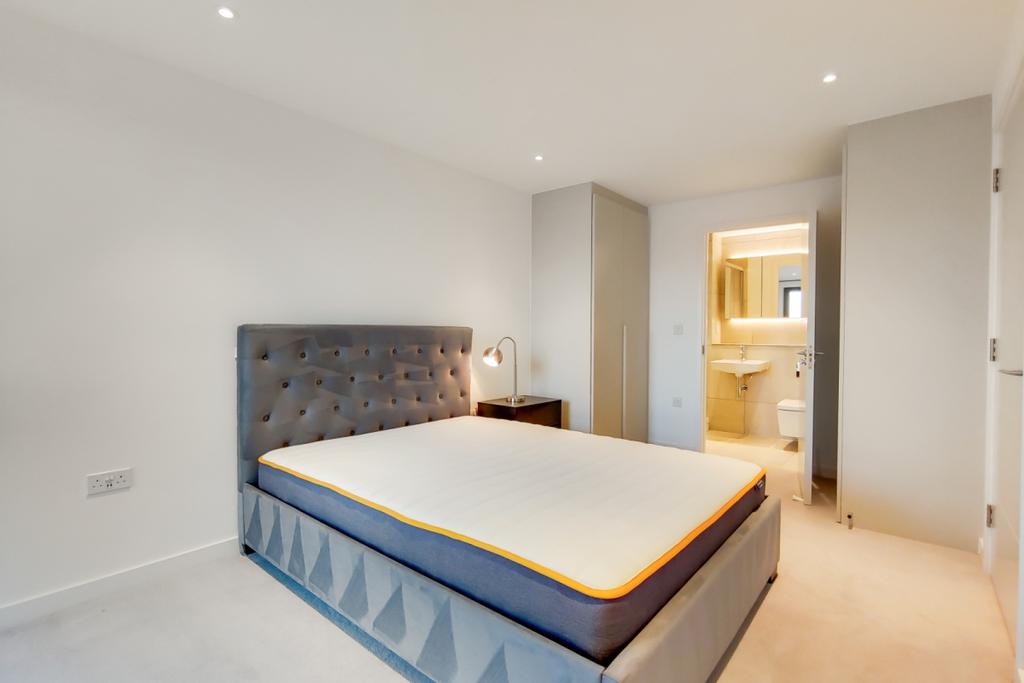4 Master Bedroom-1