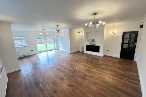 5 bedroom detached house to rent, Kingsway, Cheadle, Cheshire, SK8