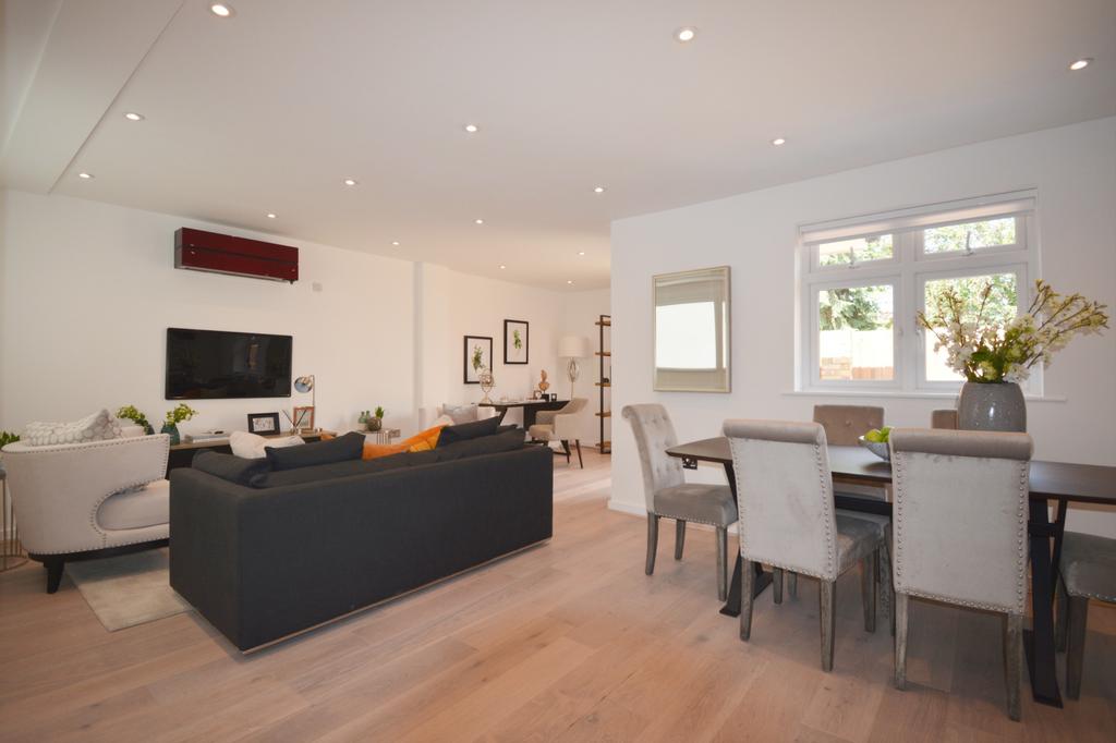 Waldeck Road, London, W13 2 bed bungalow £2,392 pcm (£552 pw)