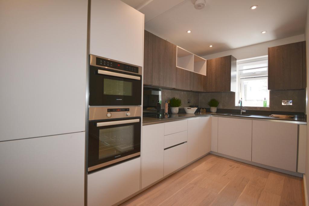 Waldeck Road, London, W13 2 bed bungalow £2,392 pcm (£552 pw)