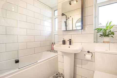 71 Thornton Gardens, London, SW12 0LQ
