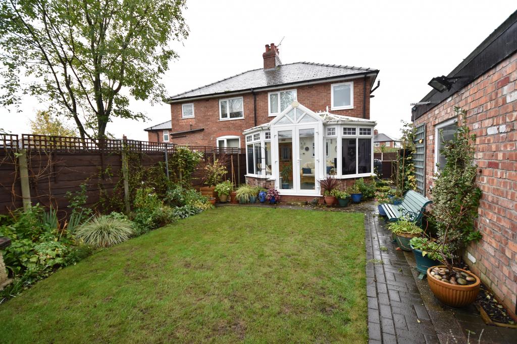 Central Drive, Urmston, M41 3 bed semidetached house £290,000