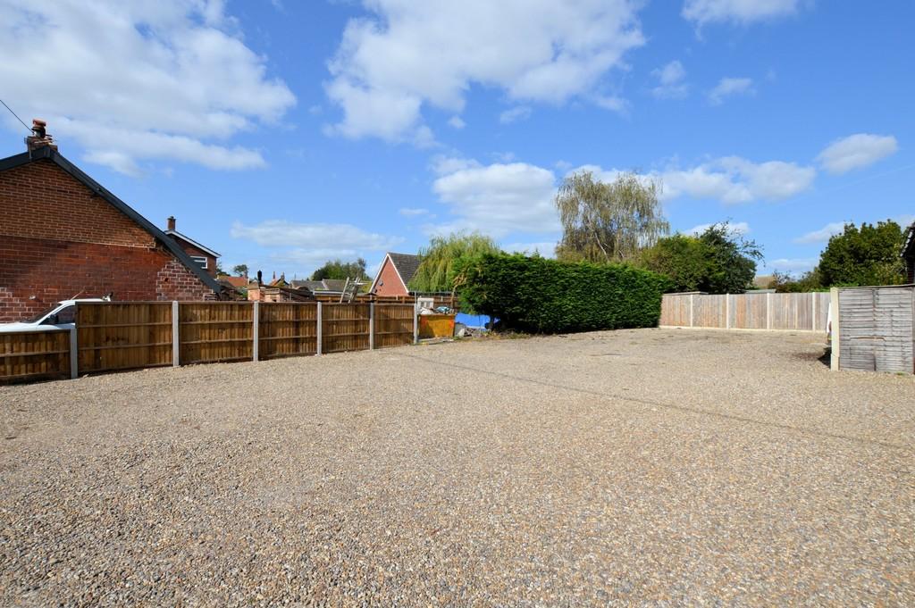 New Buckenham 3 bed property with land £165,000