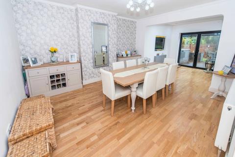 2 Farm Close, Wallington, SM6 9PF
