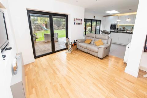 2 Farm Close, Wallington, SM6 9PF