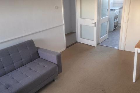 Studio to rent, Blomfield Road, London