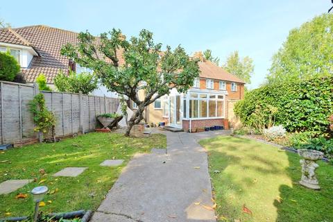 3 Knockholt Road, Halstead, Sevenoaks, TN14 7ET