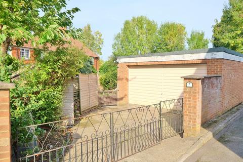 3 Knockholt Road, Halstead, Sevenoaks, TN14 7ET