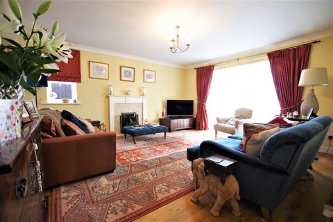 3 Stanway Close, Uttoxeter, ST14 8UZ