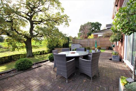 3 Stanway Close, Uttoxeter, ST14 8UZ