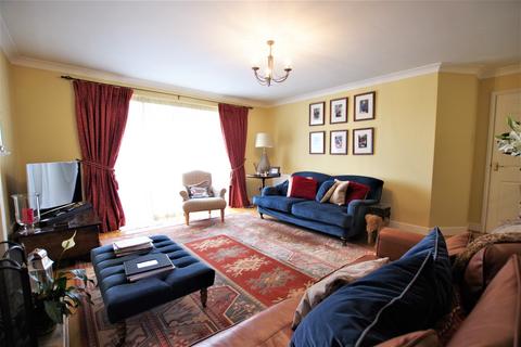 3 Stanway Close, Uttoxeter, ST14 8UZ
