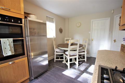 3 Stanway Close, Uttoxeter, ST14 8UZ