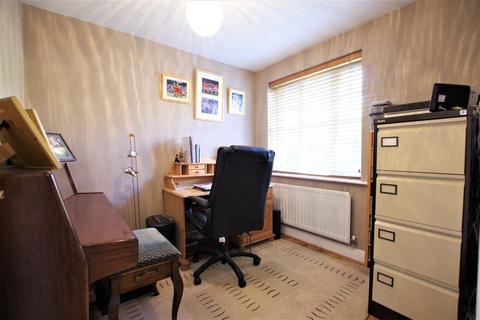 3 Stanway Close, Uttoxeter, ST14 8UZ