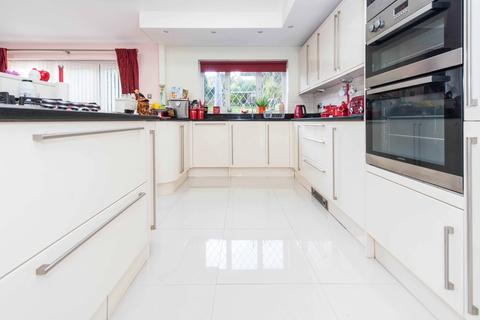 55 Elmfield Way, South Croydon, CR2 0EJ