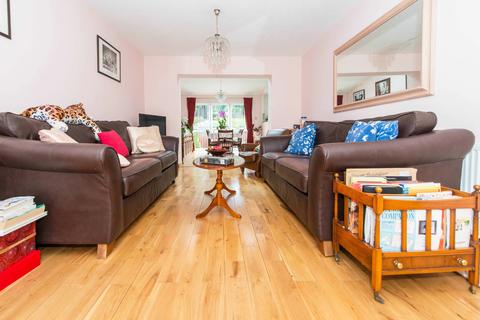 55 Elmfield Way, South Croydon, CR2 0EJ