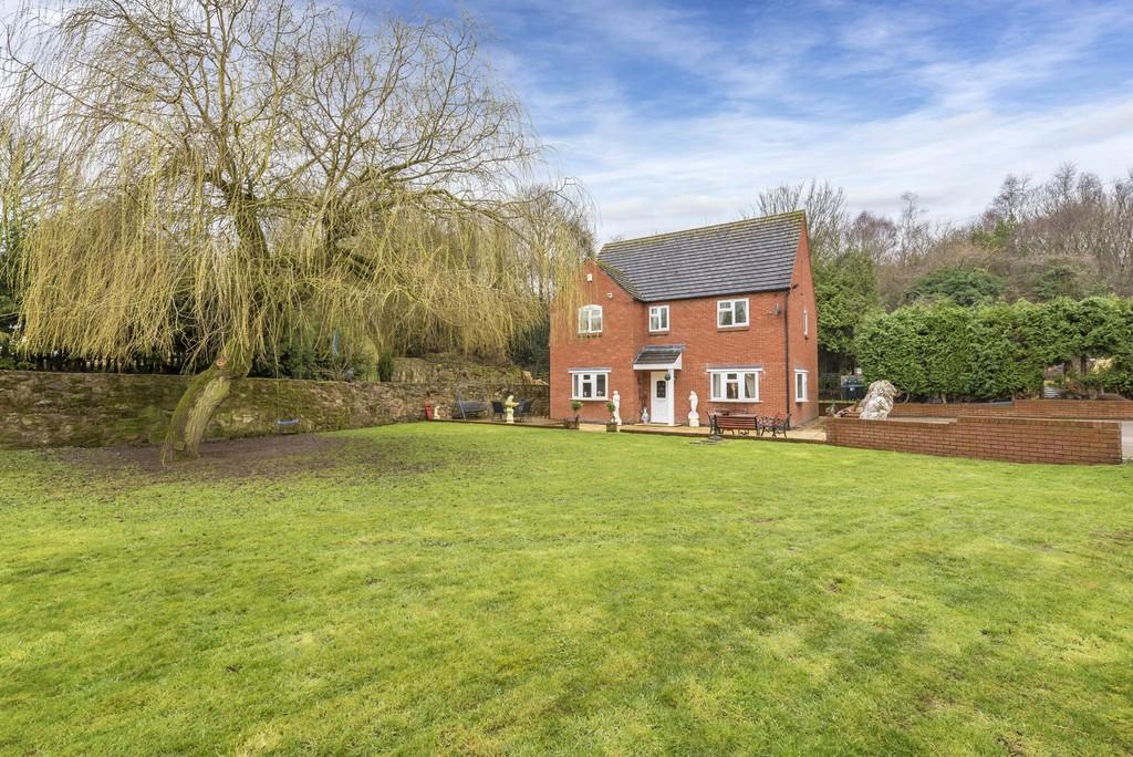 Main Road, Ketley Bank, Telford, TF2 0DQ 5 bed detached house £385,000