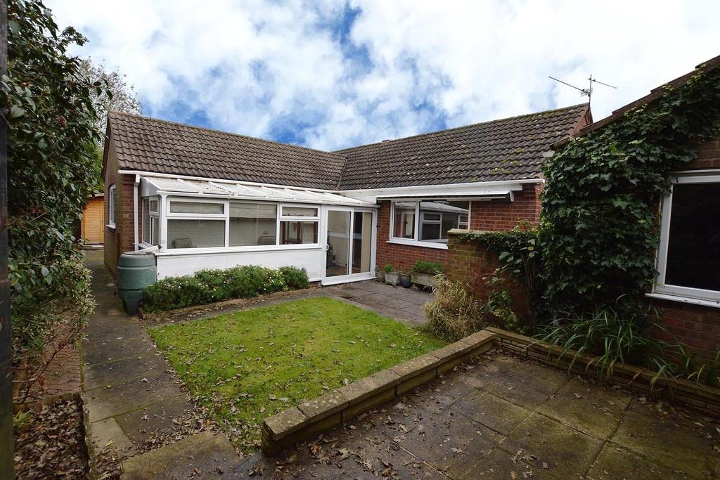 Caxton Park, Beeston Regis 3 bed detached bungalow £280,000