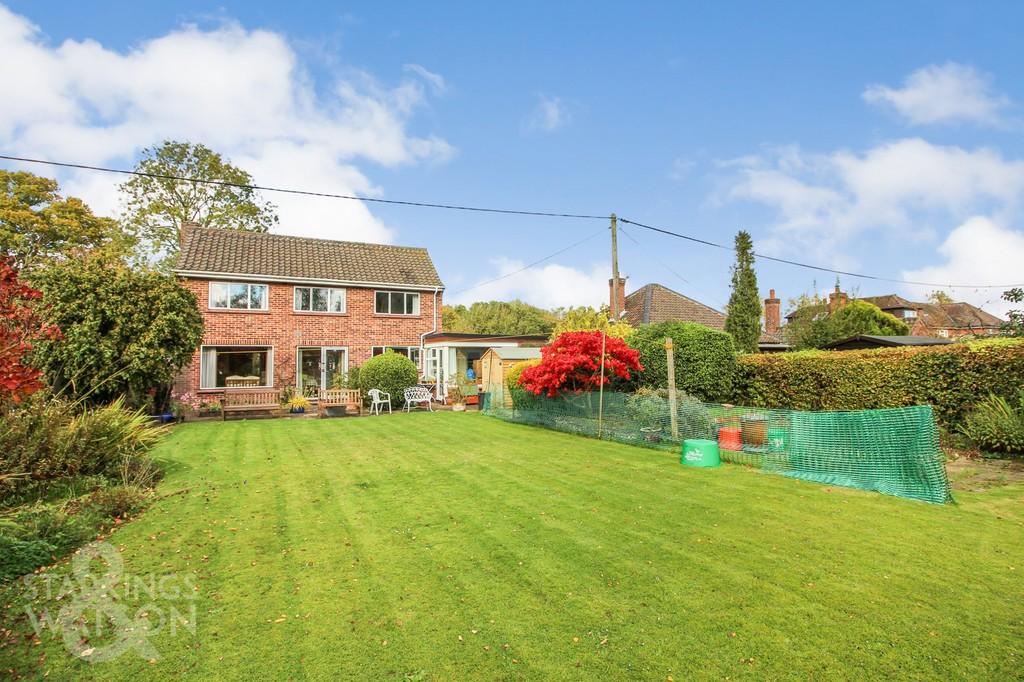 Caistor Lane, Caistor St. Edmund, Norwich 4 bed detached house £425,000