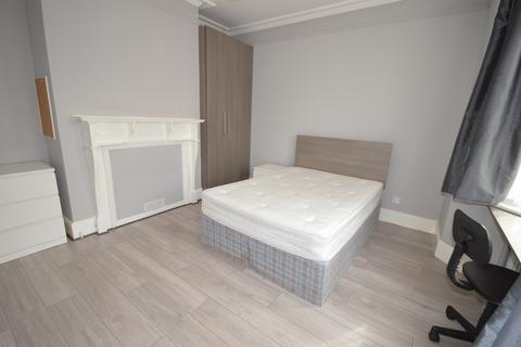 6 bedroom detached house to rent, Stanfield Road, Winton