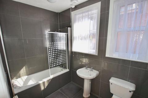 6 bedroom detached house to rent, Stanfield Road, Winton