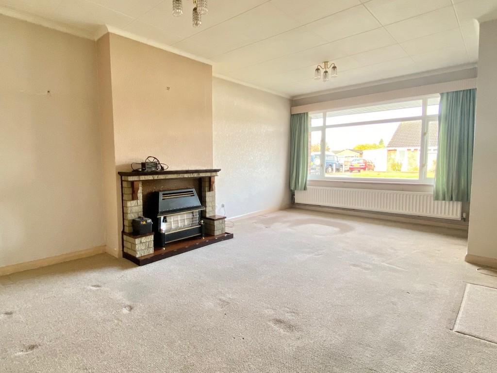 Romsey Avenue, Weddington, Nuneaton 3 bed semidetached bungalow £190,000