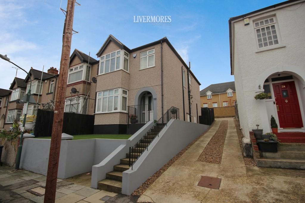 Priory Hill, West Dartford, Kent 4 bed end of terrace house £450,000