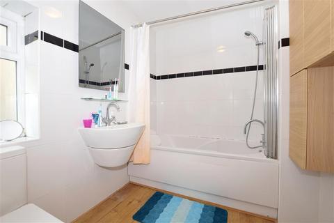30 Lodge Road, Fetcham, Leatherhead, KT22 9QY