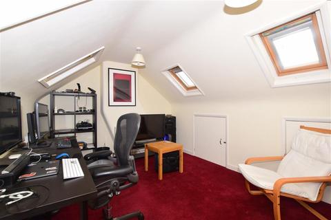 30 Lodge Road, Fetcham, Leatherhead, KT22 9QY