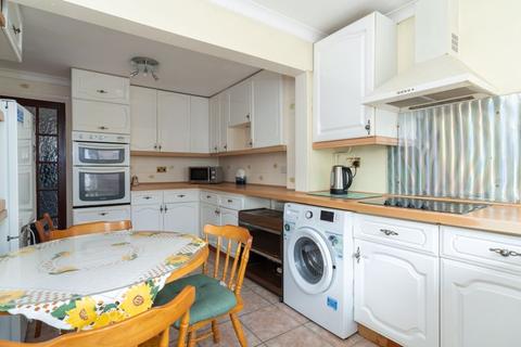 85 Devonshire Green, Farnham Royal, Slough, SL2 3DX