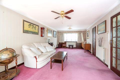 85 Devonshire Green, Farnham Royal, Slough, SL2 3DX