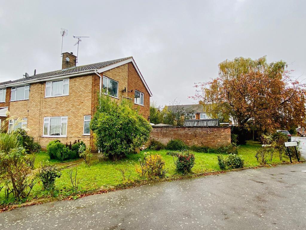 Kinross Crescent, Luton, Bedfordshire, LU3 3JT 3 bed semidetached