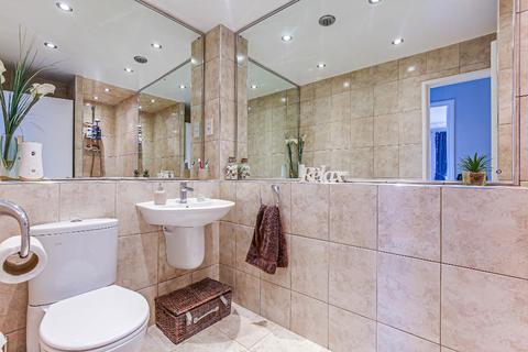 43 Montana Close, South Croydon, CR2 0AT