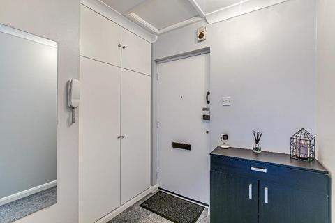 43 Montana Close, South Croydon, CR2 0AT