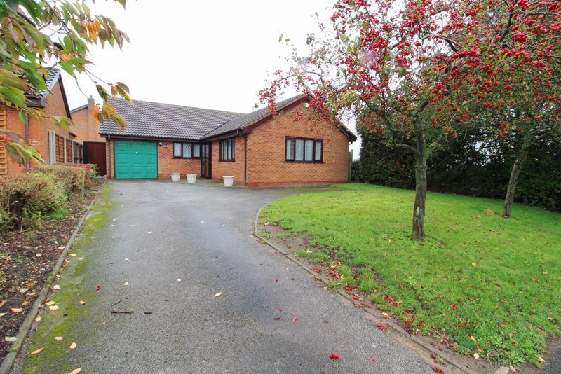 Stonnall Road, Aldridge 3 bed detached bungalow £399,950