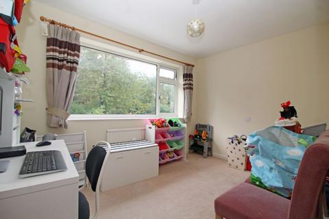 10 Kirkly Close, South Croydon, CR2 0ET