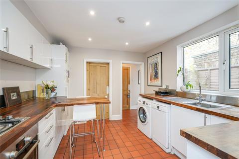 9 Nemoure Road, London, W3 6NZ